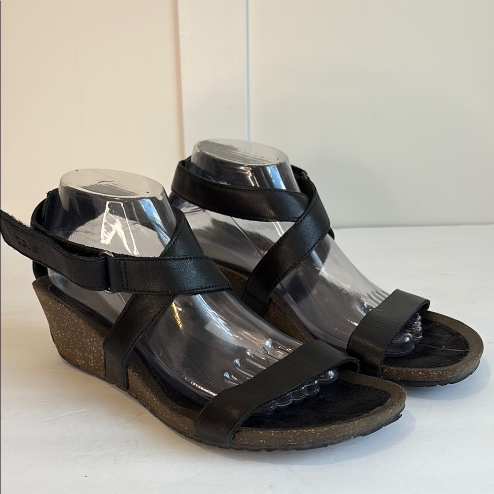 Women’s Black Wedge Sandals with Cross-Strap Design